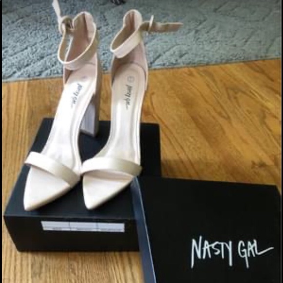 Nasty Gal nude heels - Picture 2 of 3